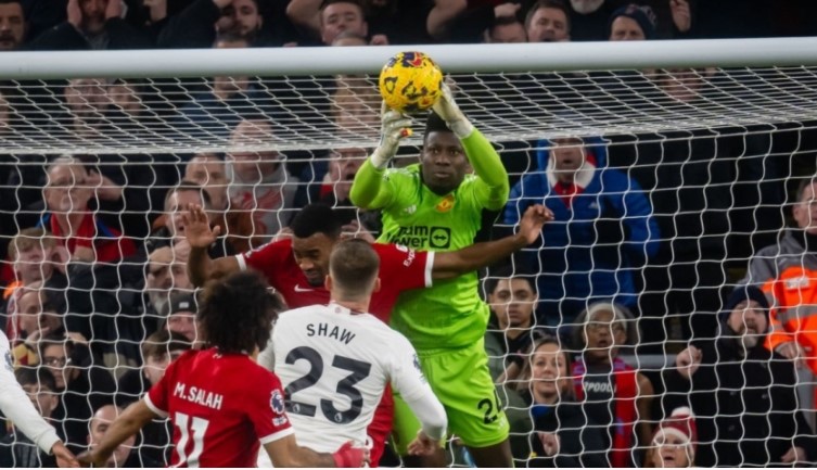 onana-dap-tra-cuc-ngau-khi-bi-van-dijk-khieu-khich