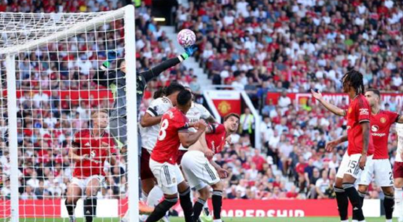 ian-wright-sai-lam-thu-mon-khien-man-utd-om-han-truoc-ars